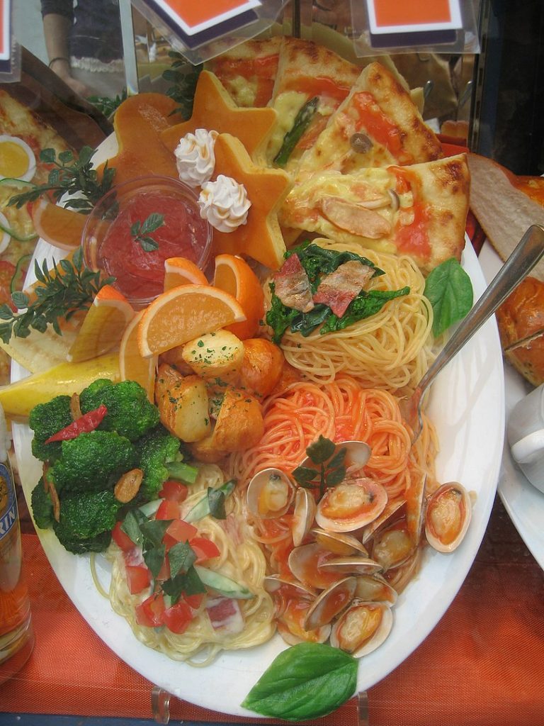 Piezas de “shokuhin sanpuru” que simulan un plato de comida. 
