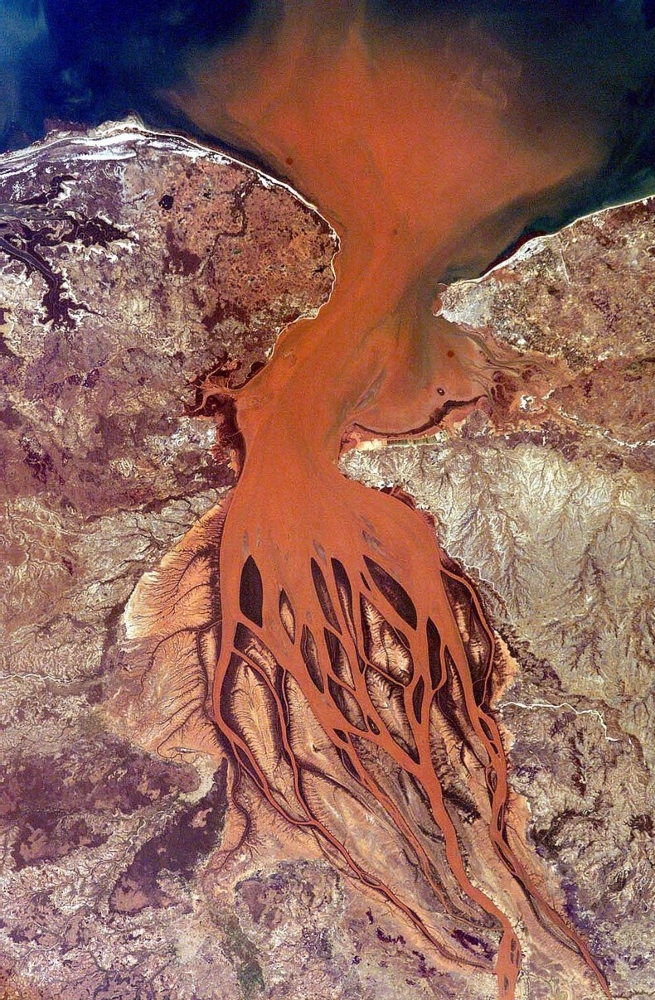 Comparación del río Betsiboka con su desembocadura.