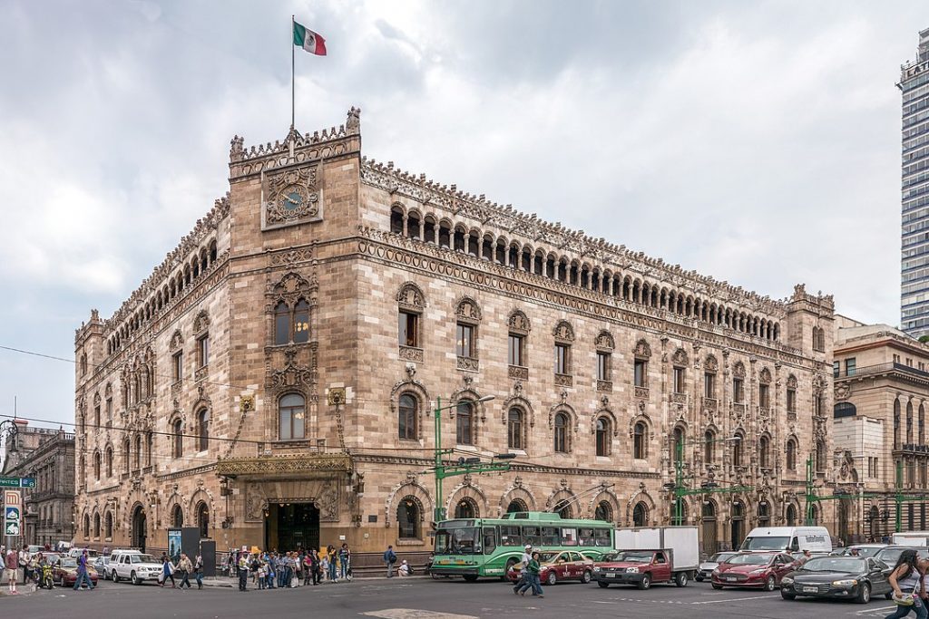 Palacio Postal de la Ciudad de México, sobre la calle Tacuba.