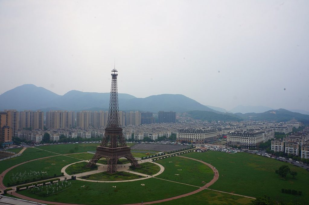 Copia de la Torre Eiffel de China. 