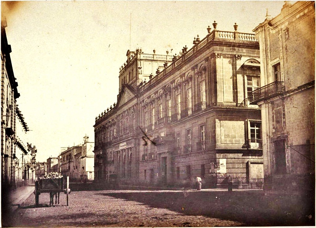Foto antigua de la Calle Tacuba. 
