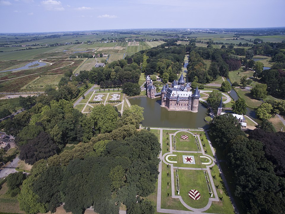 Vista aérea del castillo más grande de Países Bajos. 