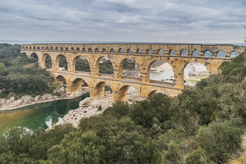 Vista panorámica del puente del Gard.