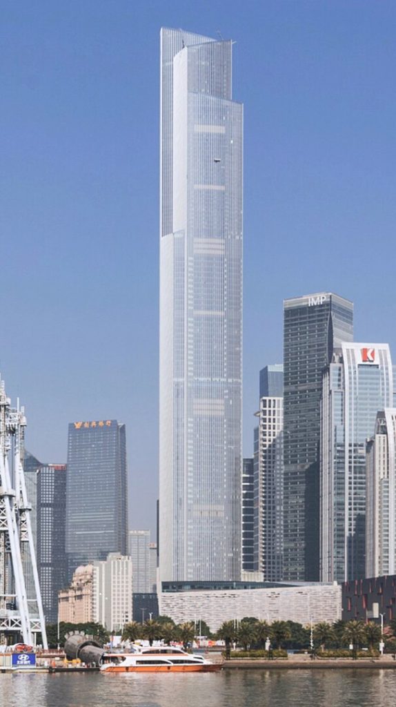 Centro Financiero CTF de Guangzhou donde se encuentra el ascensor más rápido del mundo. 