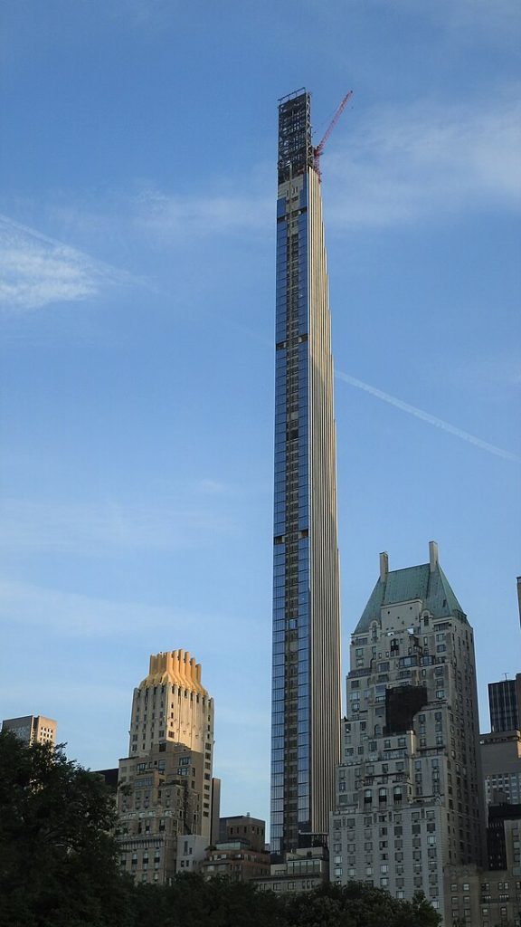Steinway Tower, el edificio más delgado del mundo, cuando todavía estaba en construcción. 