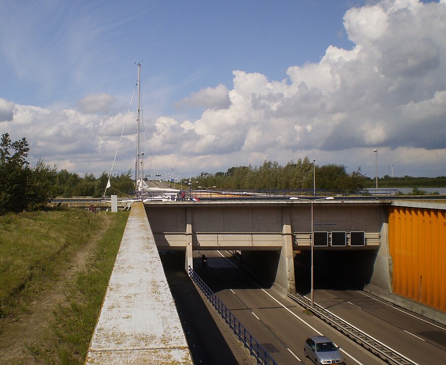 Detallles del acueducto Veluwemeer de Países Bajos. 