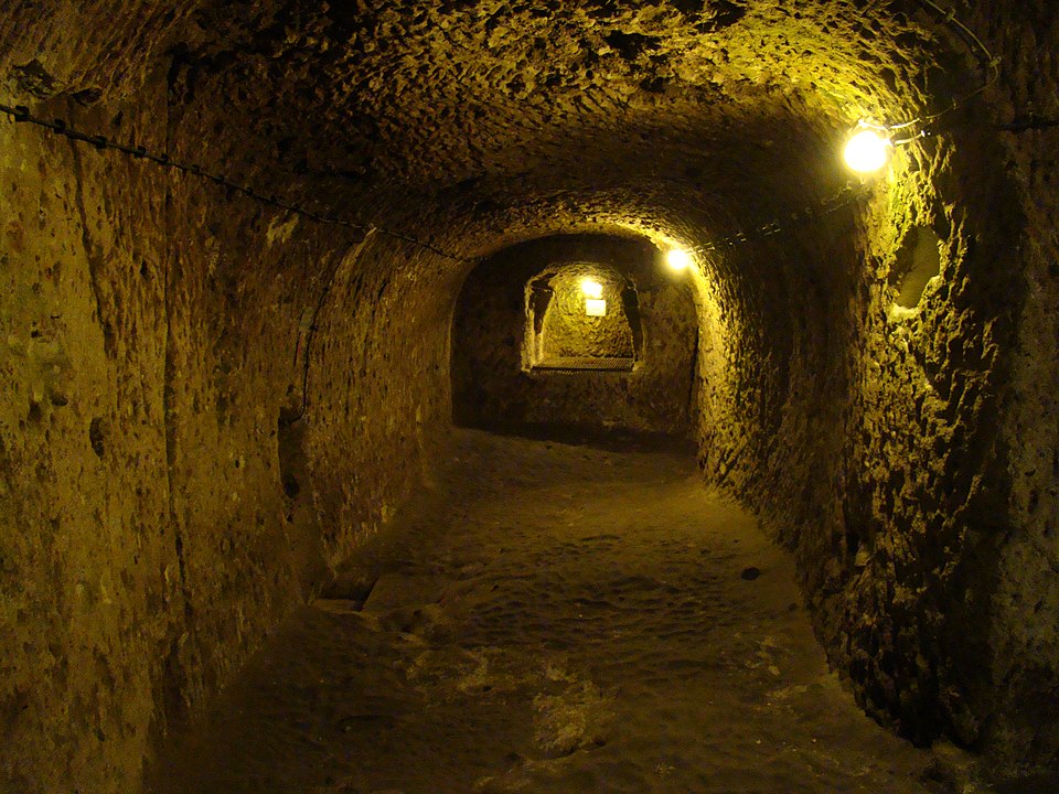 Uno de los túneles ubicados dentro de la ciudad subterránea de Derinkuyu.
