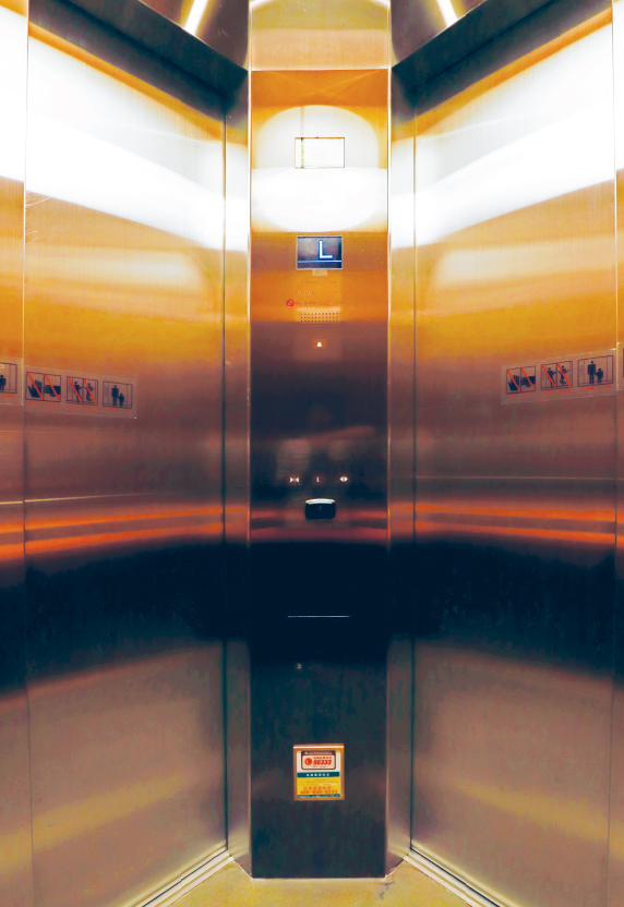 Interior del ascensor más rápido del mundo. 