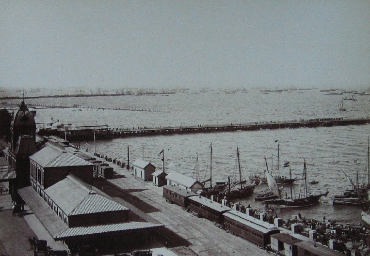 Estación Central de Buenos Aires junto al Río de la Plata. 