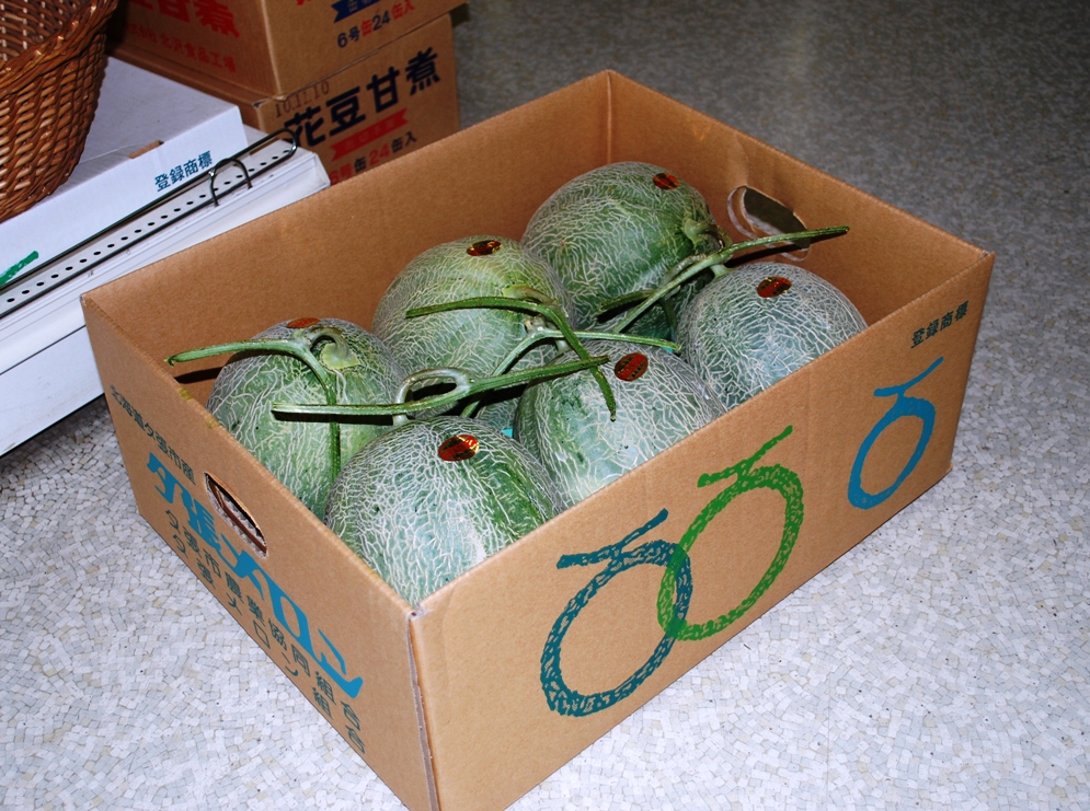 Un grupo de melones Yubari King, considerados la fruta más cara del mundo. 