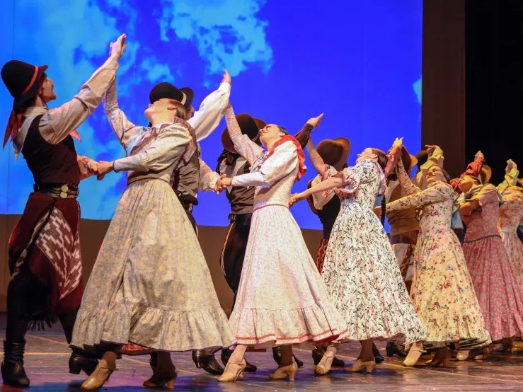 Día del Bailarín de Folklore