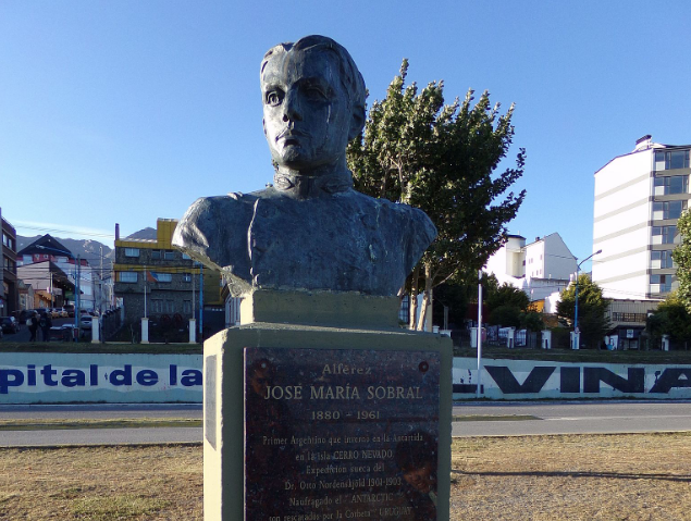 José María Sobral estatua busto en su honor en ushuaia
