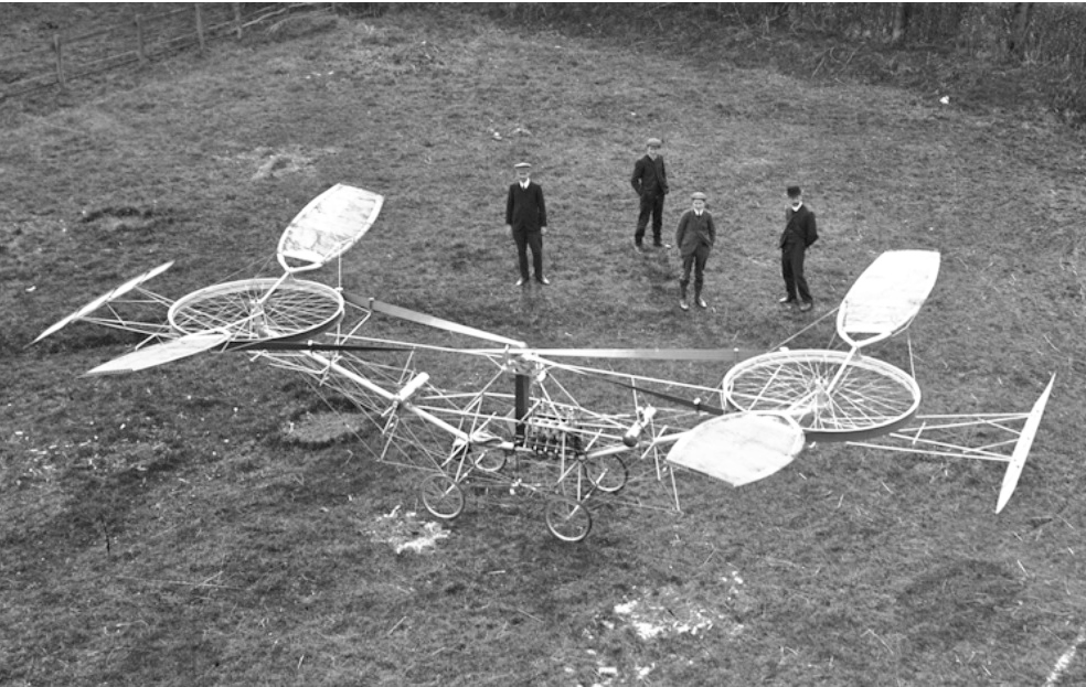 Fotografía en detalle del primer helicóptero de la historia. 