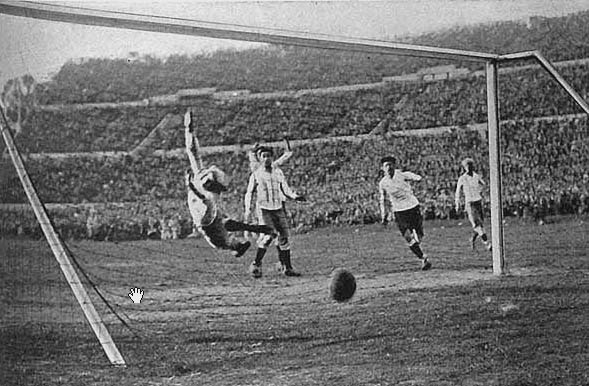 Partido de fútbol entre Argentina y Uruguay.