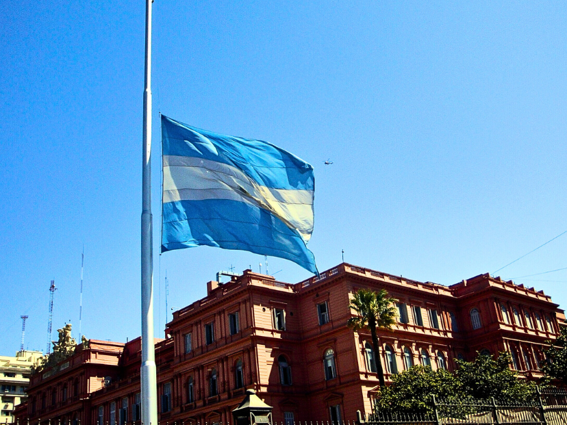 bandera a media asta argentina significado origen