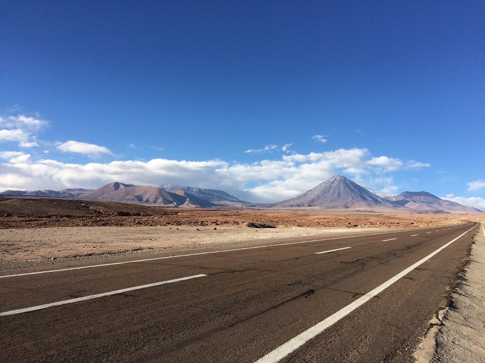 Vista panorámica de la ruta más alta de Chile. 