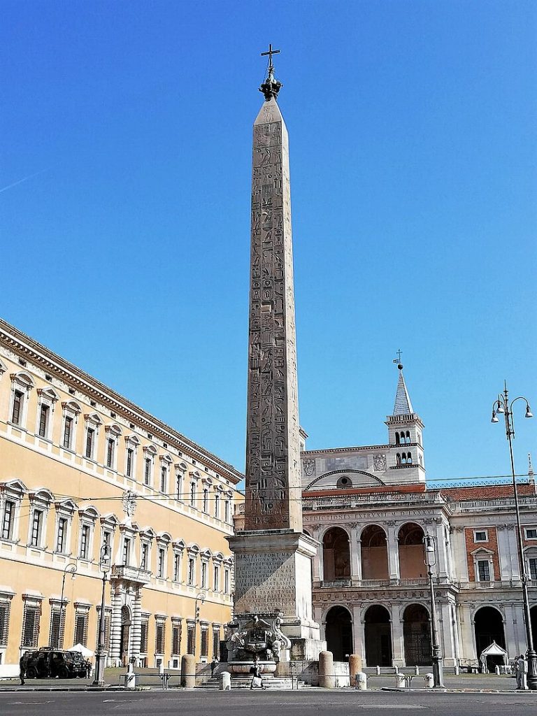 Detalles de la estructura del obelisco egipcio más antiguo del mundo. 