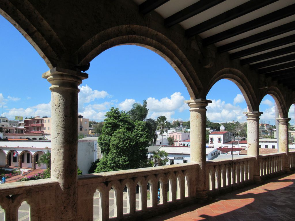 Vista panorámica que se puede obtener desde los balcones del Alcázar de Colón. 
