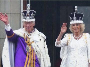 Carlos, rey más viejo en ascender al trono, junto a Camila.