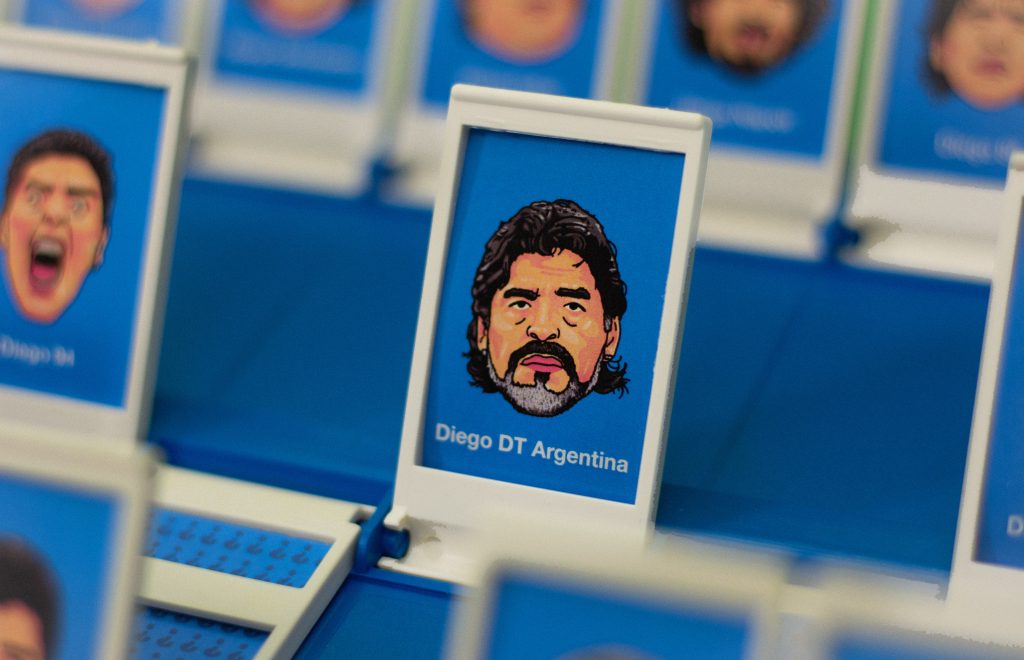  juego de mesa de Maradona en formato Guess Who (Adivina Quién). Diego DT de Argentina