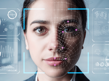 mujer analisis de cara reconocimiento facial tecnología