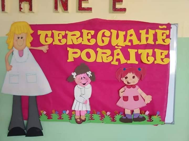 Cartel en un colegio en guaraní en la provincia de corrientes, argentina