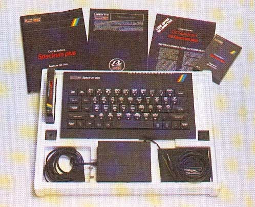 ZX Spectrum con qué cosas venía: un teclado un cable de tv un cable de cassette manuales etc