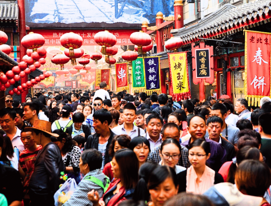 La población china vuelve a disminuir y podría reducirse a más de la mitad