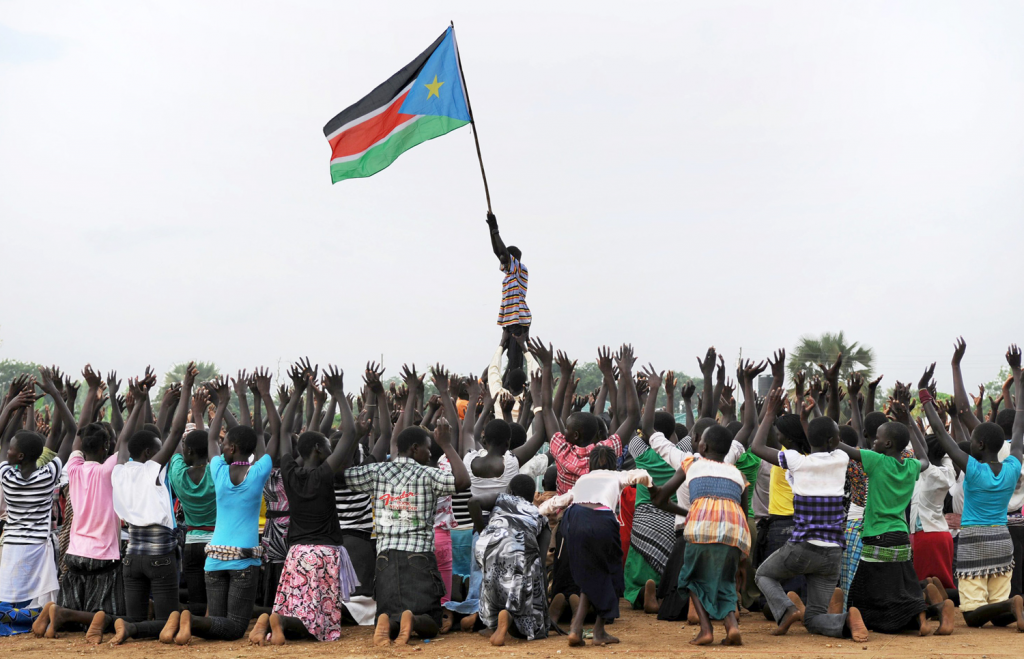 personas del pais mas joven del mundo festejando la independencia de sudan del sur