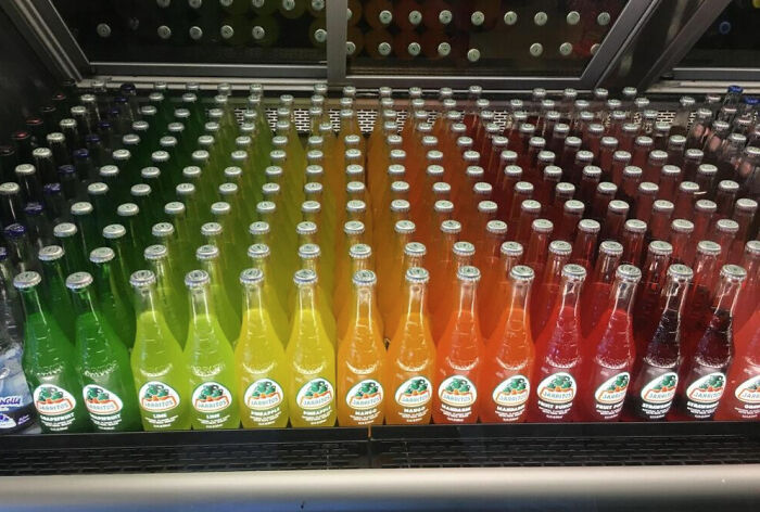 botellas ordenadas segun el color