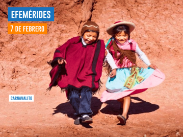 carnavalito 7 de febrero dos niños andinos corriendo riendose