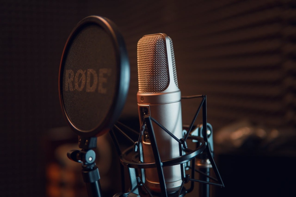 Microfono y su vínculo con el Día Mundial de la Radio.