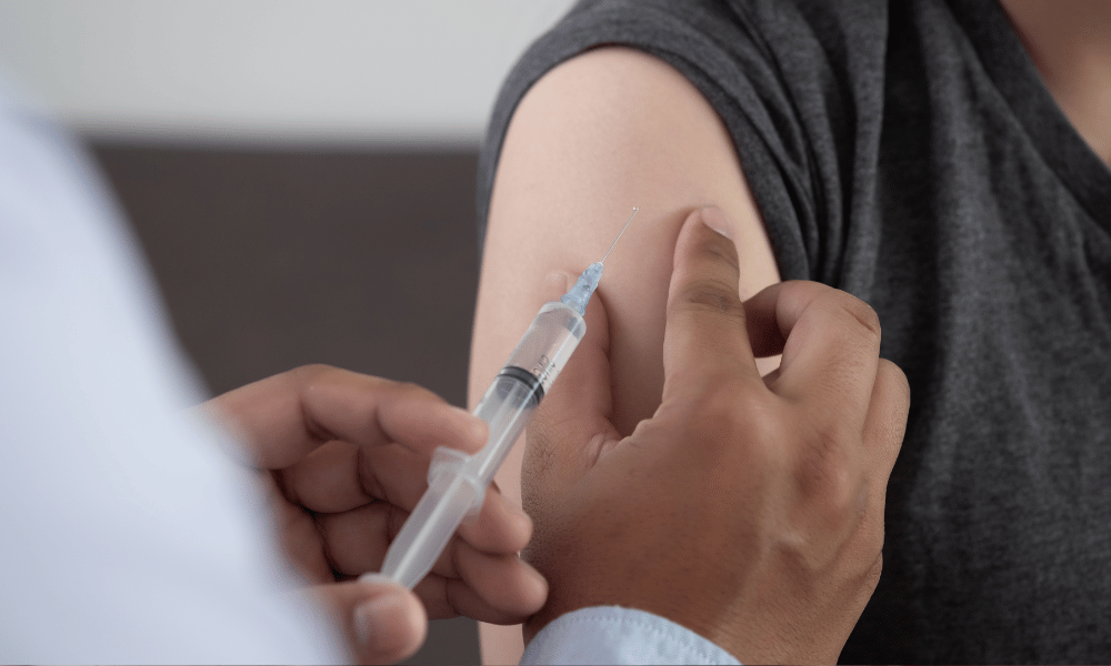 aplicación de vacuna contra el cáncer de piel