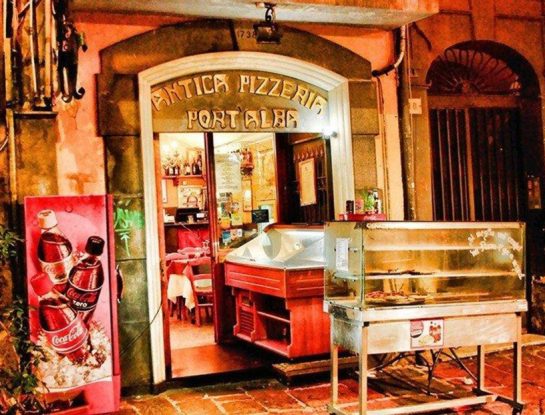 ¿Cuántos años tiene la pizzería más antigua del mundo que aún continúa activa? 