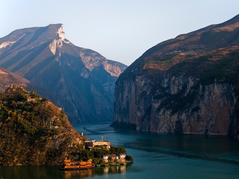 La cascada más grande del mundo está escondida y triplica al Salto