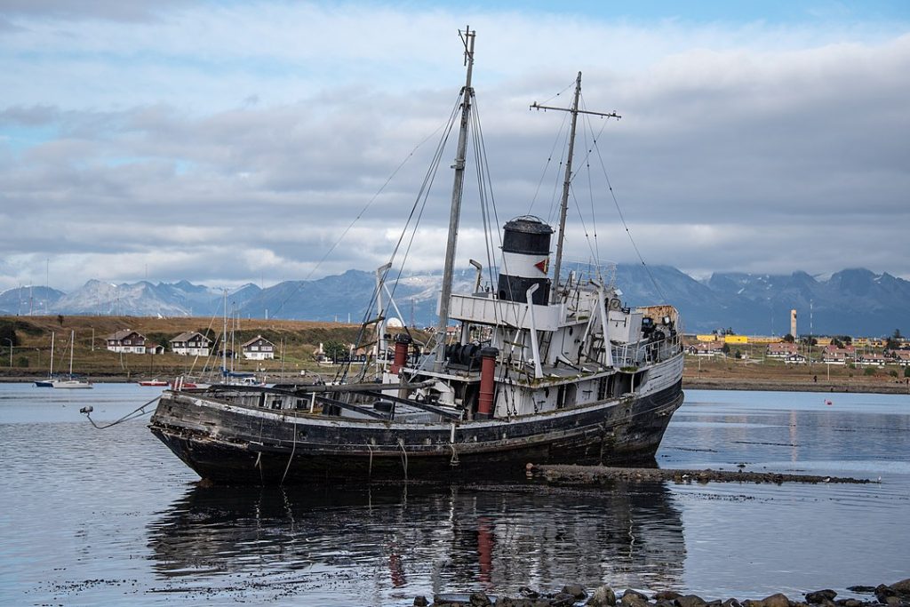 Detalles del barco abandonado de Ushuaia. 
