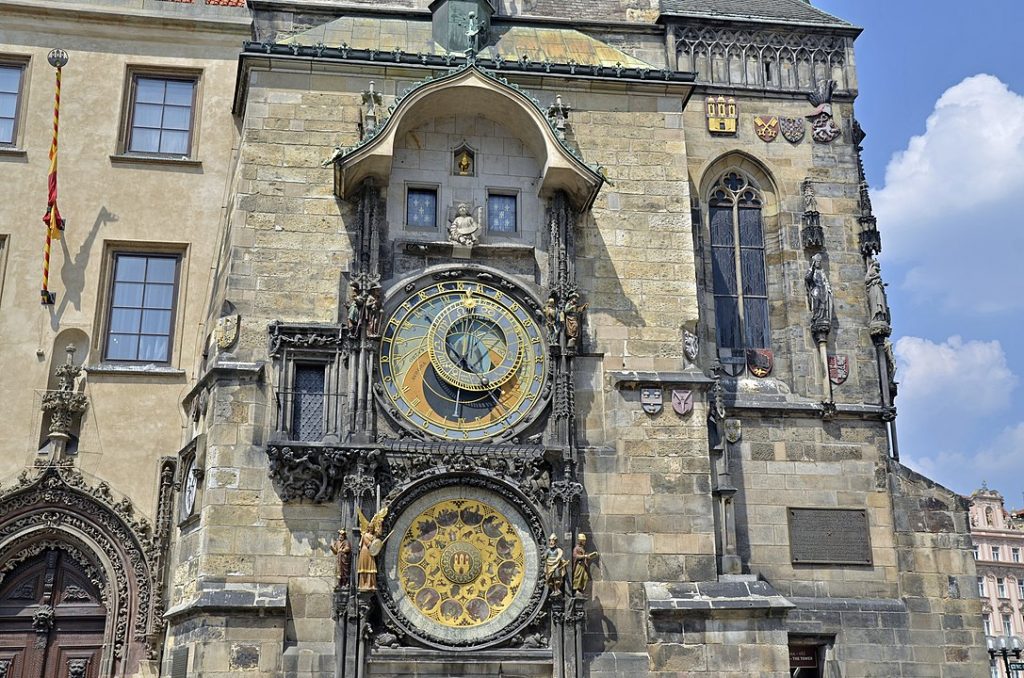 Detalles de la estructura del reloj astronómico más antiguo del mundo que aún funciona. 