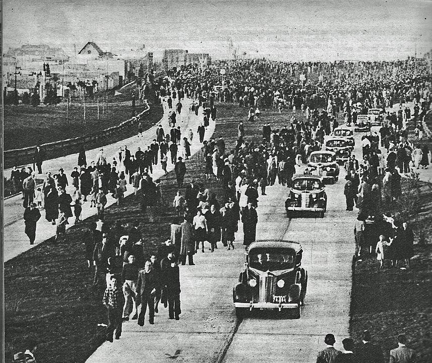 La Avenida General Paz durante su inauguración. 