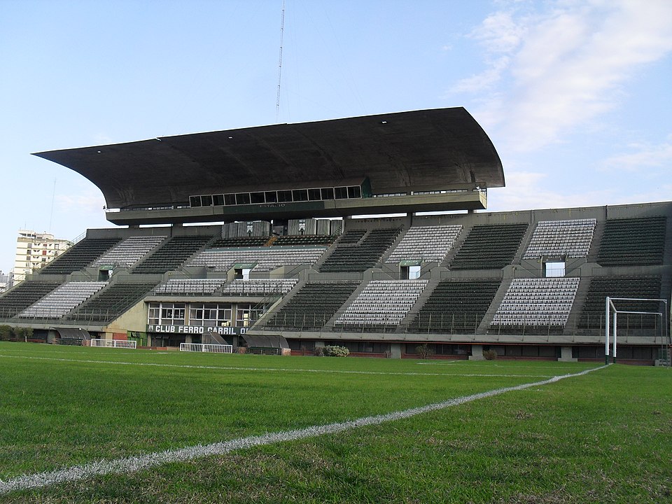 Una de las tribunas del estadio más antiguo de Argentina.
