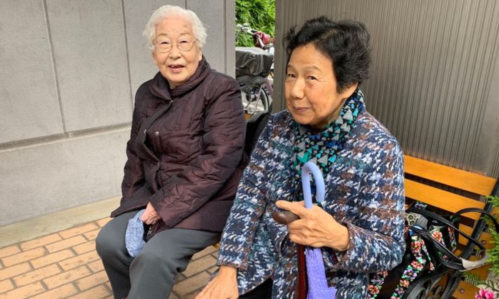 dos mujeres población anciana.