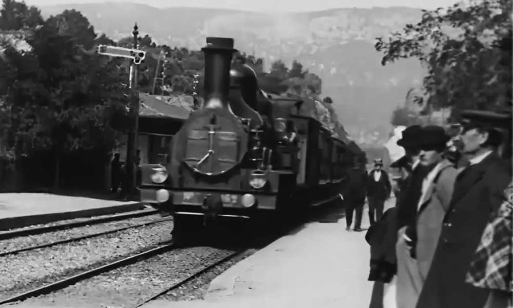 Cine más antiguo de Buenos Aires - Hermanos Lumière, Llegada del tren a la estación
