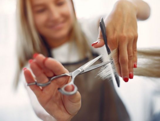 Osinów Dolny, el curioso pueblo que tiene 200 habitantes y 14 peluquerías