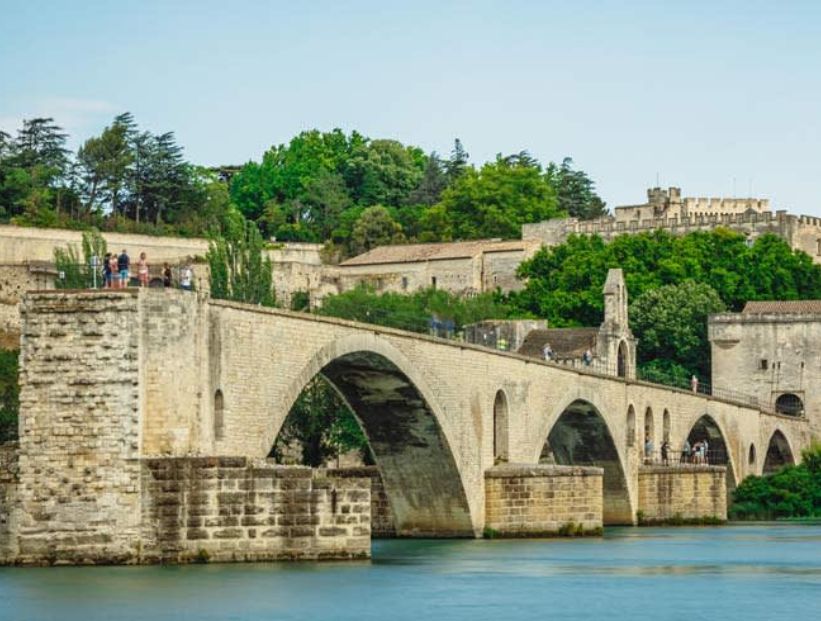 Puente de Avignon, en Francia. Los únicos cuatro arcos que quedan.