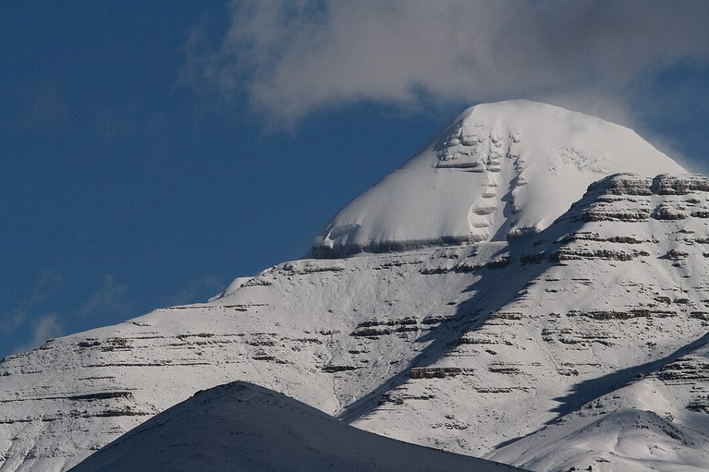 La cumbre del Kailash, repleta de nieve.