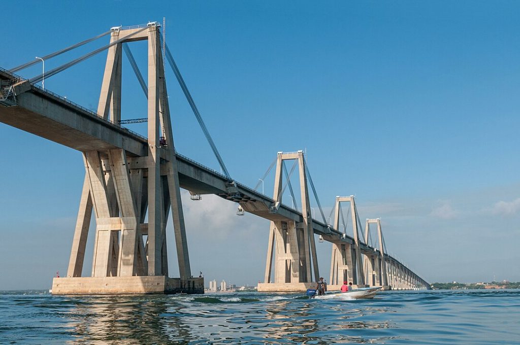 Puente General Rafael Urdaneta, considerado el tercero más largo de Latinoamérica.  