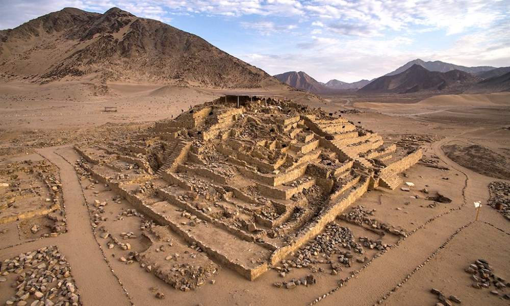 Yacimiento arqueológico de la ciudad más antigua de América - Caral, Perú