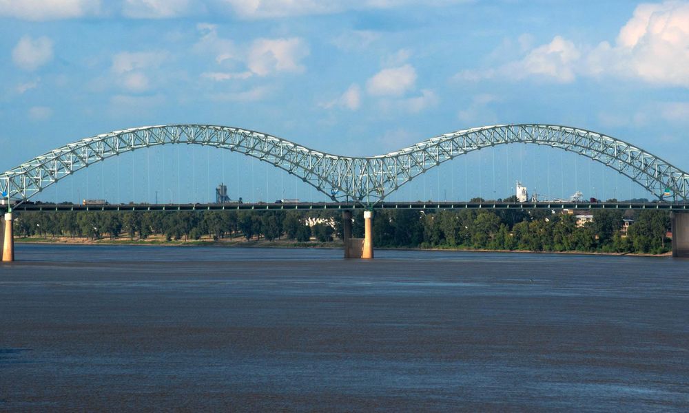 Puente Hernando de Soto, sobre el río Mississippi