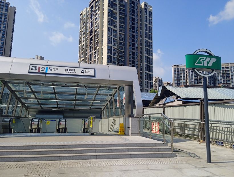 La estación de metro más profunda del mundo está en Chongqing, China.