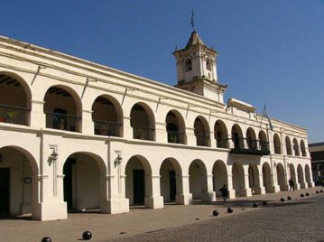 Cabildo de Salta. El 16 de abril es el aniversario de la fundación de la Ciudad.