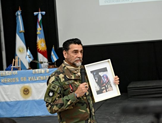 José Cruz, la historia del veterano de Malvinas y miembro de la sección Perros de Guerra que enseña en jardines